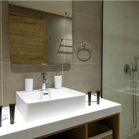 3 bedroom villa with pool & seaview, near Acharavi, sleeps 6